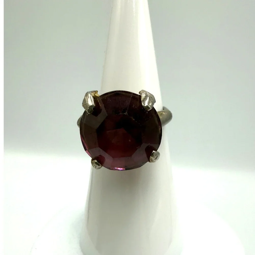Vintage Statement Ring Purple Faceted Glass Stone Gold Tone Size‎ 5.25